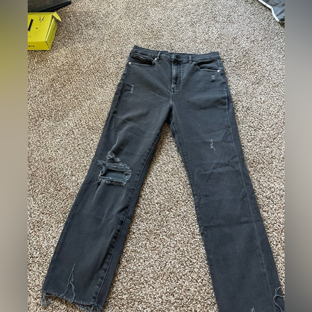 Super cute ripped jeans!